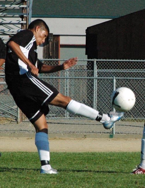 Healdsburg soccer teams kick off season