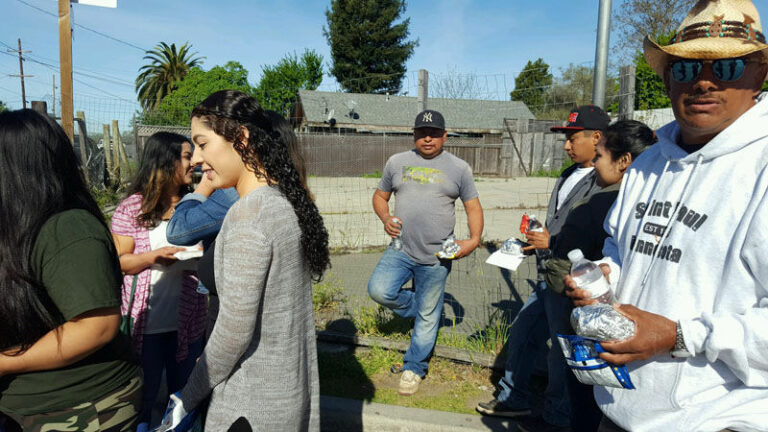 Geyserville students make lunch for day laborers (Slideshow)