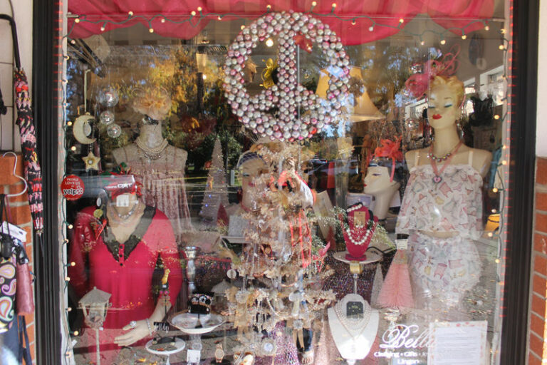 Holiday window decorating contest – get your vote in now!