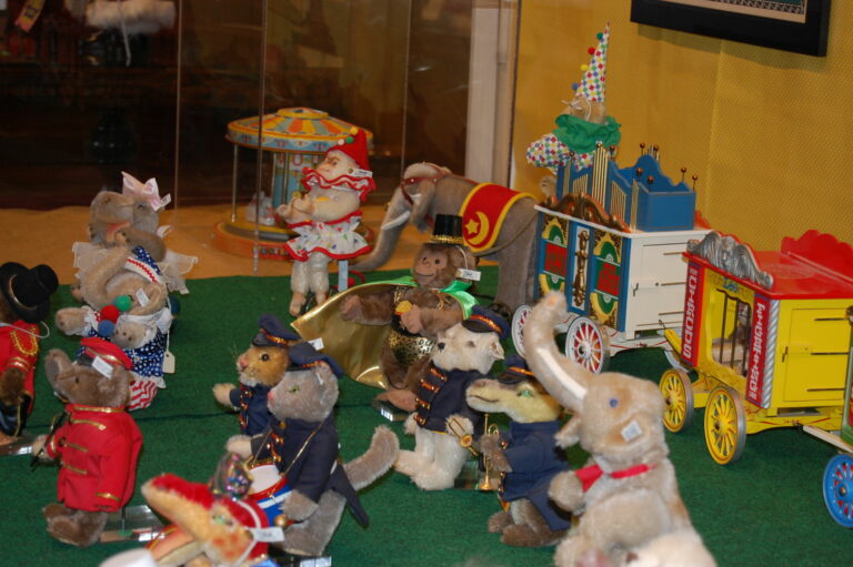 Holiday circus exhibit opens at museum