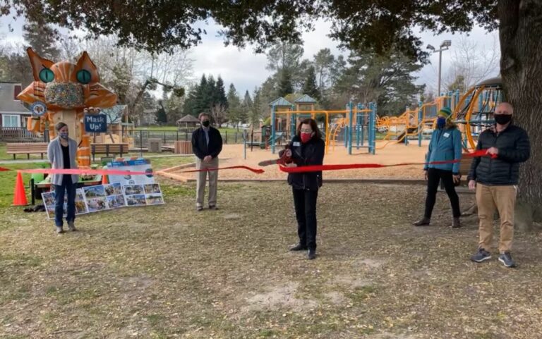 Mayor cuts the red ribbon on Libby Park’s new playground