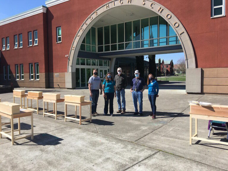 Desk giveaway brings together seniors, students and at-home studying