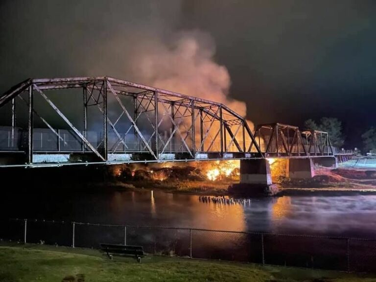 Vegetation fire under old Healdsburg train bridge quickly contained by fire crews