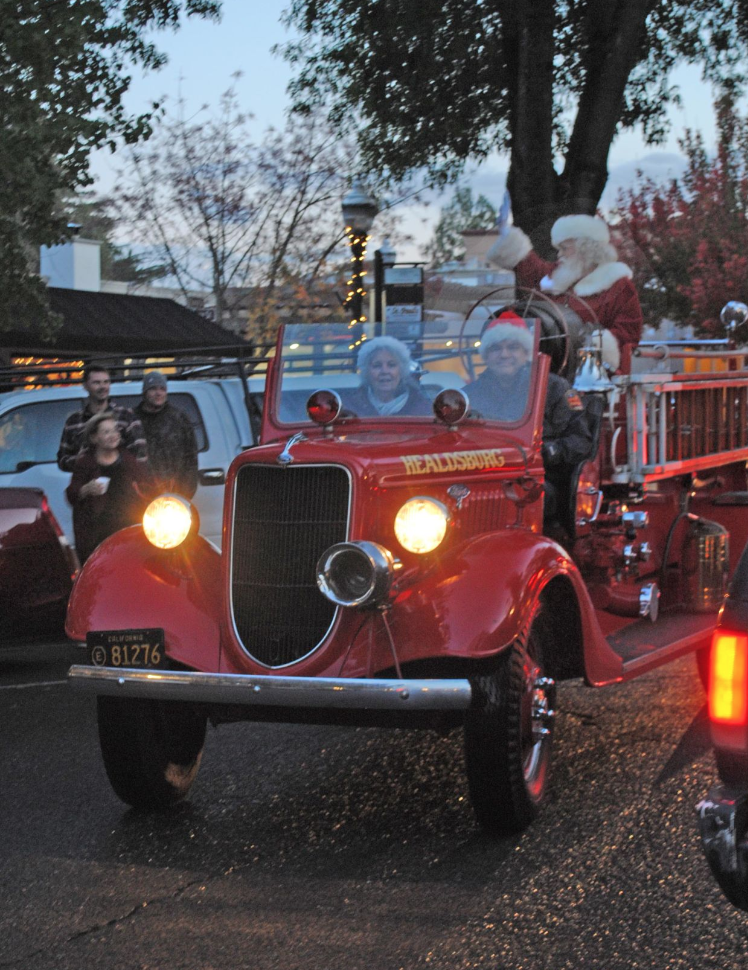 Healdsburg kicking off holiday season with tree lighting, Hanukkah