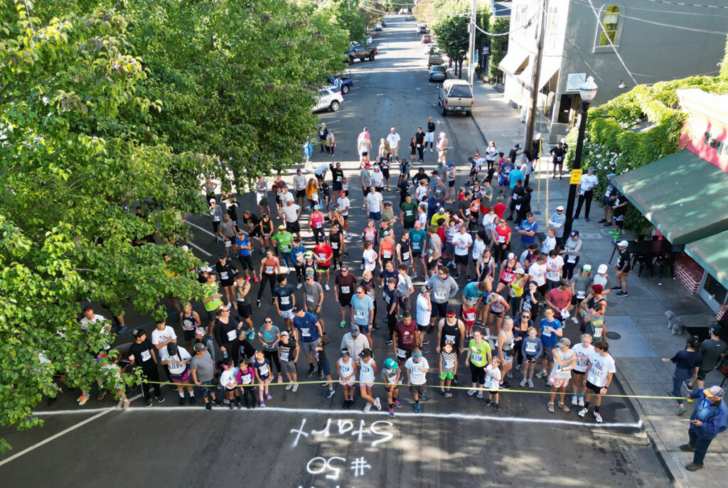 250-plus runners at starting line