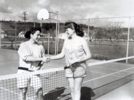 Healdsburg women playing tennis