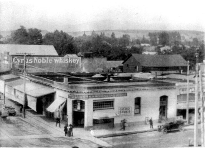 Rosenberg's, 1915