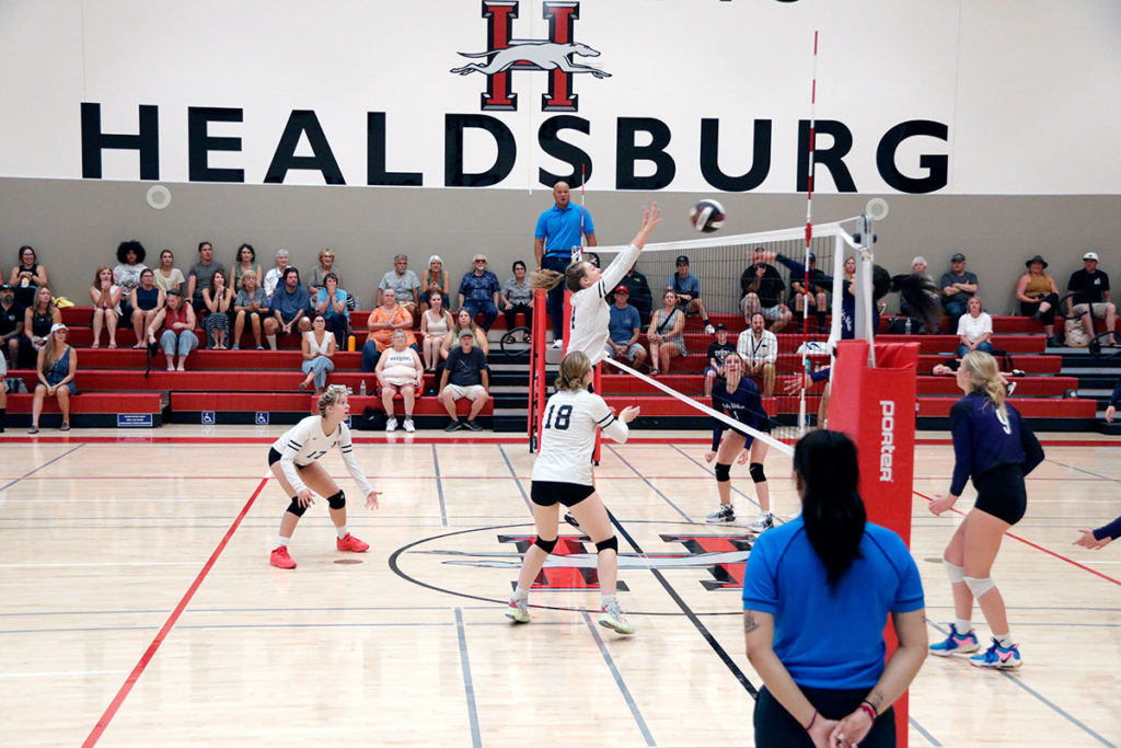 Healdsburg vs Fort Bragg volleyball