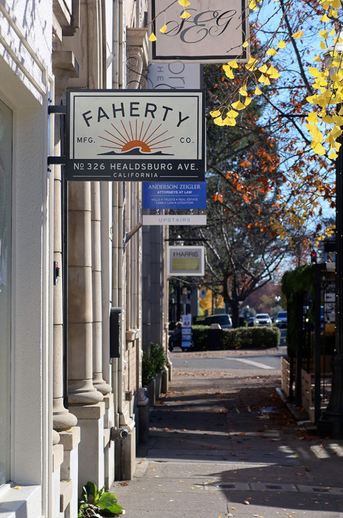 Healdsburg shopping street