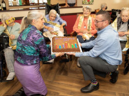 Four centenarians get a birthday cake