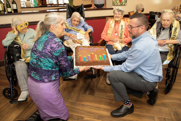 Four centenarians get a birthday cake